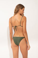 Laden Sie das Bild in den Galerie-Viewer, Model Back: Rio De Sol Unterteil Bottom Shimmer-Croco Ibiza-Comfy-Gold