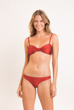 Laden Sie das Bild in den Galerie-Viewer, Model Front: Rio De Sol Oberteil Top Shimmer-Liquor Bandeau-Joy