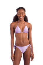 Laden Sie das Bild in den Galerie-Viewer, Model Front: Rio De Sol Set Set Shimmer-Harmonia Tri-Inv Ibiza-Comfy