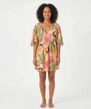 Laden Sie das Bild in den Galerie-Viewer, Model Front: Rio De Sol Mini Dress Oasis Mini Dress
