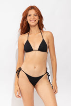 Laden Sie das Bild in den Galerie-Viewer, Model Front: Rio De Sol Unterteil Bottom Solar-Black Ibiza-Comfy