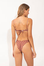 Laden Sie das Bild in den Galerie-Viewer, Model Back: Wednesday In Hawaii By Rio De Sol Oberteil Top Kiko-Coco Shell