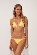 Laden Sie das Bild in den Galerie-Viewer, Model Front: Wednesday In Hawaii By Rio De Sol Oberteil Top Lilikoi Kauai