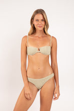 Laden Sie das Bild in den Galerie-Viewer, Model Front: Rio De Sol Oberteil Top Brisa-Pistache Juliette