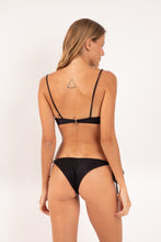 Laden Sie das Bild in den Galerie-Viewer, Model Back: Rio De Sol Oberteil Top Shimmer-Black Balconet-Tie