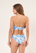 Laden Sie das Bild in den Galerie-Viewer, Model Back: Wednesday In Hawaii By Rio De Sol Set Set Pua-Pacifica Lani Waikiki