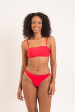 Laden Sie das Bild in den Galerie-Viewer, Model Front: Rio De Sol Set Set Rouge Bandeau-Reto Nice-Fio