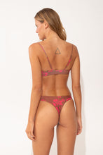 Laden Sie das Bild in den Galerie-Viewer, Model Back: Wednesday In Hawaii By Rio De Sol Oberteil Top Pua-Coco-Guava Hana