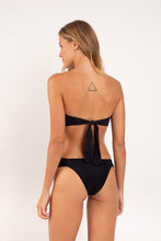 Laden Sie das Bild in den Galerie-Viewer, Model Back: Rio De Sol Set Set Malibu-Black Mavi Baobi