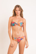 Laden Sie das Bild in den Galerie-Viewer, Model Front: Rio De Sol Set Set Love-Trip Bandeau-Joy Essential-Comfy