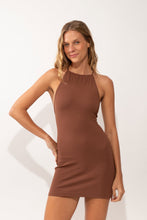 Laden Sie das Bild in den Galerie-Viewer, Model Front: Rio De Sol Mini Dress Sand-Cappuccino Talia Dress