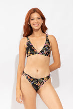 Laden Sie das Bild in den Galerie-Viewer, Model Front: Rio De Sol Unterteil Bottom Flora Essential-Comfy