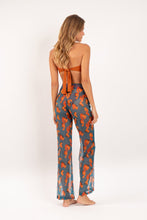 Laden Sie das Bild in den Galerie-Viewer, Model Back: Rio De Sol Strandhosen Luma Pants Lana