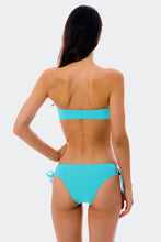 Laden Sie das Bild in den Galerie-Viewer, Model Back: Rio De Sol Set Set Breeze Bandeau-Reto Madrid