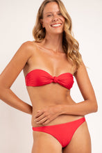 Laden Sie das Bild in den Galerie-Viewer, Image 05: Rio De Sol Set Set Microfibra-Chic-Red Bandeau-Joy Leblon