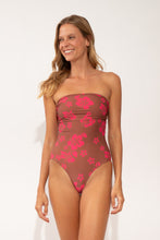 Laden Sie das Bild in den Galerie-Viewer, Model Front: Wednesday In Hawaii By Rio De Sol Badeanzug Pua-Coco-Guava Aloha