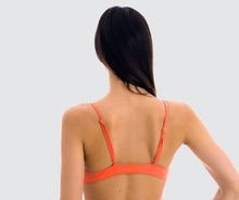 Laden Sie das Bild in den Galerie-Viewer, Model Back: Rio De Sol Oberteil Top Light-Peach Mila