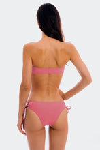 Laden Sie das Bild in den Galerie-Viewer, Model Back: Rio De Sol Set Set Confetti Bandeau-Reto Madrid