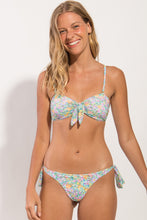 Laden Sie das Bild in den Galerie-Viewer, Gallery: Rio De Sol Set Set Tiny-Garden Bandeau-Knot Italy