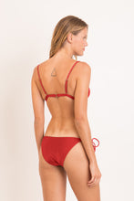 Laden Sie das Bild in den Galerie-Viewer, Model Back: Rio De Sol Oberteil Top Shimmer-Liquor Tri-Fixo