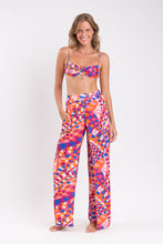 Laden Sie das Bild in den Galerie-Viewer, Model Front: Rio De Sol Strandhosen Funny Wide Pants
