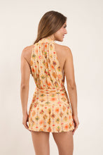Laden Sie das Bild in den Galerie-Viewer, Model Back: Rio De Sol Mini Dress Mosaico Low Cut Dress
