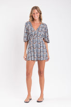 Laden Sie das Bild in den Galerie-Viewer, Model Front: Rio De Sol Mini Dress Ikat Mini Dress