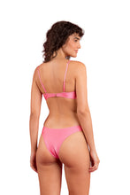 Laden Sie das Bild in den Galerie-Viewer, Model Back: Rio De Sol Set Set Shimmer-Confetti Bandeau-Joy Essential