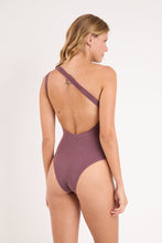 Laden Sie das Bild in den Galerie-Viewer, Model Back: Rio De Sol Badeanzug Malibu-Ebano Sienna