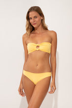 Laden Sie das Bild in den Galerie-Viewer, Model Front: Wednesday In Hawaii By Rio De Sol Set Set Lilikoi Lani Waikiki