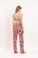 Laden Sie das Bild in den Galerie-Viewer, Model Back: Rio De Sol Strandhosen Leaves Wide Pants