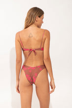 Laden Sie das Bild in den Galerie-Viewer, Model Back: Wednesday In Hawaii By Rio De Sol Oberteil Top Pua-Coco-Guava Shell