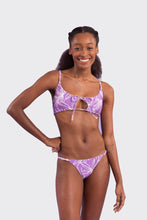 Laden Sie das Bild in den Galerie-Viewer, Model Front: Rio De Sol Oberteil Top Trail-Purple Tank-Tie