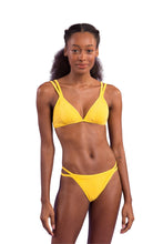 Laden Sie das Bild in den Galerie-Viewer, Model Front: Rio De Sol Oberteil Top Malibu-Yellow Tri-Duo
