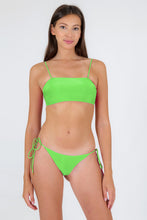 Laden Sie das Bild in den Galerie-Viewer, Model Front: Rio De Sol Set Set Lemon Bandeau-Reto Ibiza-Comfy