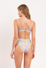 Laden Sie das Bild in den Galerie-Viewer, Model Back: Rio De Sol Unterteil Bottom Glow Hotpants