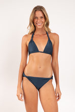 Laden Sie das Bild in den Galerie-Viewer, Model Front: Rio De Sol Unterteil Bottom Shimmer-Shark Mel