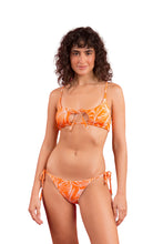 Laden Sie das Bild in den Galerie-Viewer, Model Front: Rio De Sol Unterteil Bottom Trail-Orange Ibiza-Comfy