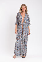 Laden Sie das Bild in den Galerie-Viewer, Model Front: Rio De Sol Strandkleid Ikat Long Dress