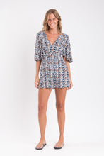 Laden Sie das Bild in den Galerie-Viewer, Model Front: Rio De Sol Mini Dress Ikat Mini Dress
