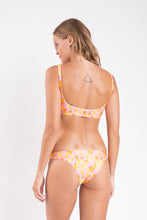 Laden Sie das Bild in den Galerie-Viewer, Model Back: Rio De Sol Set Set Dreamy Bliss Essential