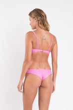 Laden Sie das Bild in den Galerie-Viewer, Model Back: Rio De Sol Set Set Milkshake Bandeau-Crispy Nice