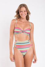 Laden Sie das Bild in den Galerie-Viewer, Model Front: Rio De Sol Set Set Supercolor Bandeau-Joy Highwaist-Spin