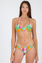 Laden Sie das Bild in den Galerie-Viewer, Model Front: Rio De Sol Oberteil Top Green-Bloom Bralette