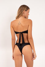 Laden Sie das Bild in den Galerie-Viewer, Model Back: Rio De Sol Oberteil Top Shimmer-Black Mavi