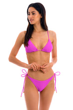 Laden Sie das Bild in den Galerie-Viewer, Model Front: Rio De Sol Oberteil Top St-Tpz-Pink Tri-Inv