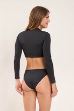 Laden Sie das Bild in den Galerie-Viewer, Model Back: Wednesday In Hawaii By Rio De Sol Oberteil Top Lava Reef
