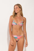 Laden Sie das Bild in den Galerie-Viewer, Model Front: Rio De Sol Set Set River Frufru-Comfy
