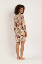 Laden Sie das Bild in den Galerie-Viewer, Model Back: Rio De Sol Hemdblusenkleid Oasis Chemise
