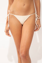 Laden Sie das Bild in den Galerie-Viewer, Gallery: Rio De Sol Unterteil Bottom Malibu-Natural Cheeky-Tie
